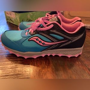NWOT Girls Saucony  Sneakers